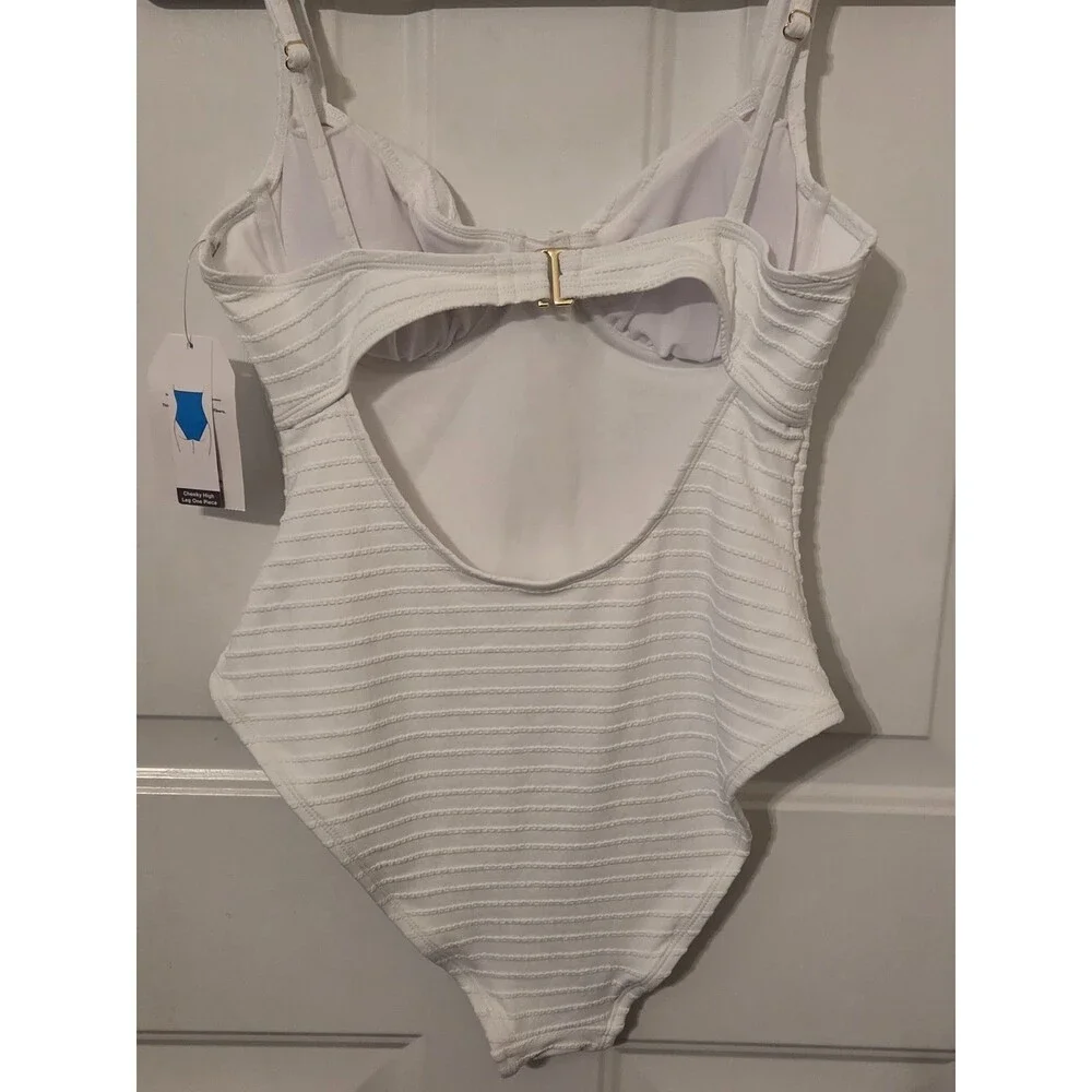 Time & Tru Women's Textured Stripe Underwire Swimsuit - Size M 8/10